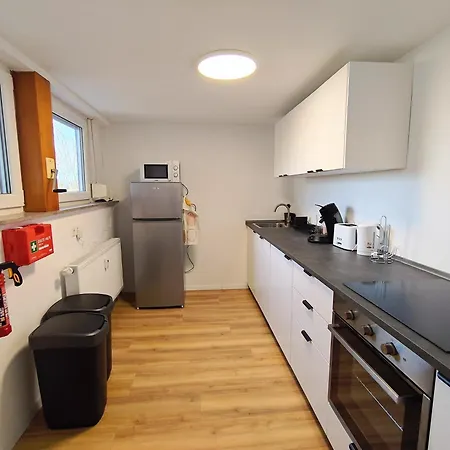 アパート Monteurwohnung Mit Balkon, Einzelbetten, Tv, Wlan, Modern, Voll Ausgestattet, Parkplatz, Waesche Inklusive, In - Rw01