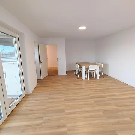 Monteurwohnung Mit Balkon Und Einzelbetten Fuer Bis Zu 7 Personen In - Rw01 Daire Rottweil