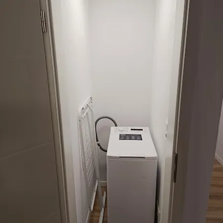 Monteurwohnung Mit Balkon, Einzelbetten, Tv, Wlan, Modern, Voll Ausgestattet, Parkplatz, Waesche Inklusive, In - Rw01 アパート *